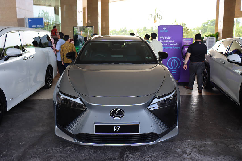 Lexus RZ front view