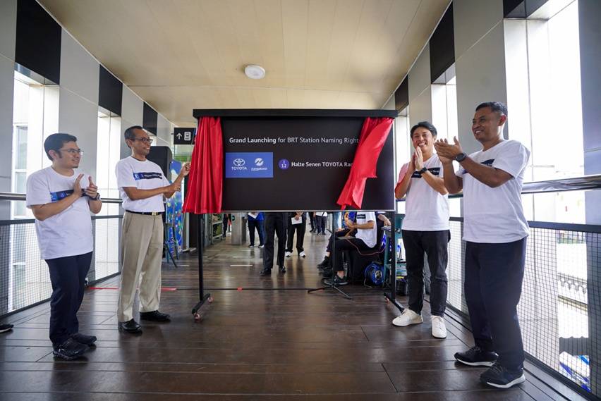 Halte Transjakarta Senen Toyota Rangga