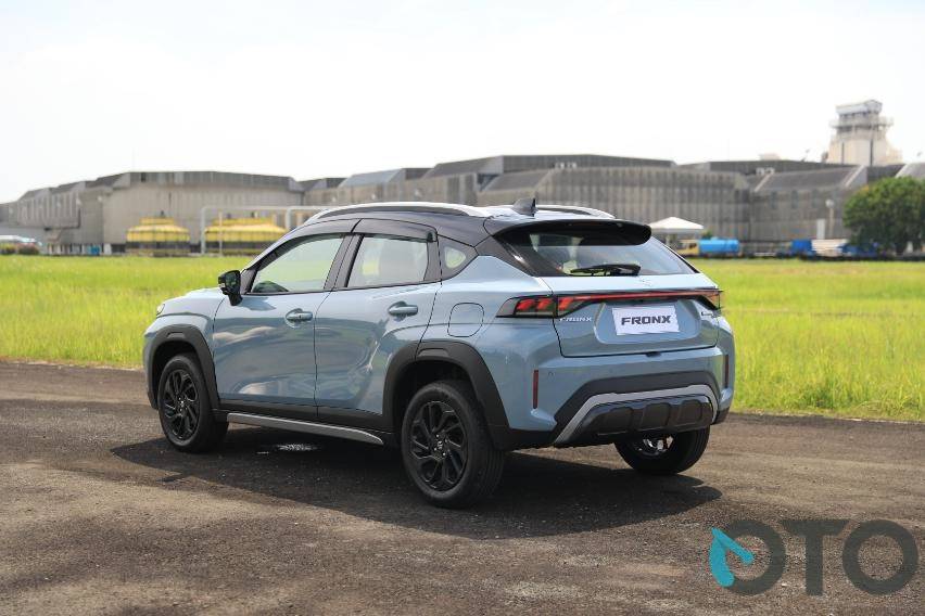 Suzuk Fronx SGX Hybrid