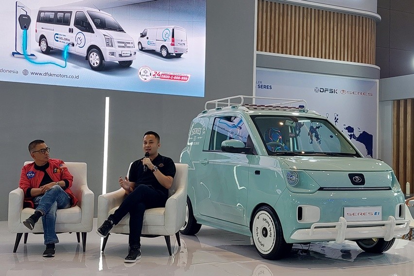 Mobil listrik DFSK Seres di PEVS 2025