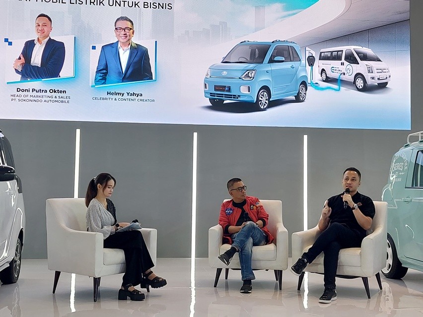 Talkshow DFSK Seres soal mobil listrik menopang bisnis di PEVS 2025