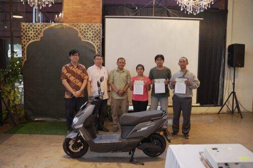 United E-Motor Serah Terima MX1200 Edisi Khusus ke Ojol, Sekali Cas 180 Km United E-Motor Serah Terima MX1200 Edisi Khusus ke Ojol, Sekali Cas 180 Km