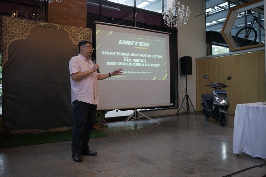 Serah terima United MX1200 untuk Ojol
