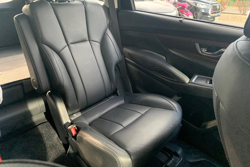 Subaru Evoltis Captain Seats