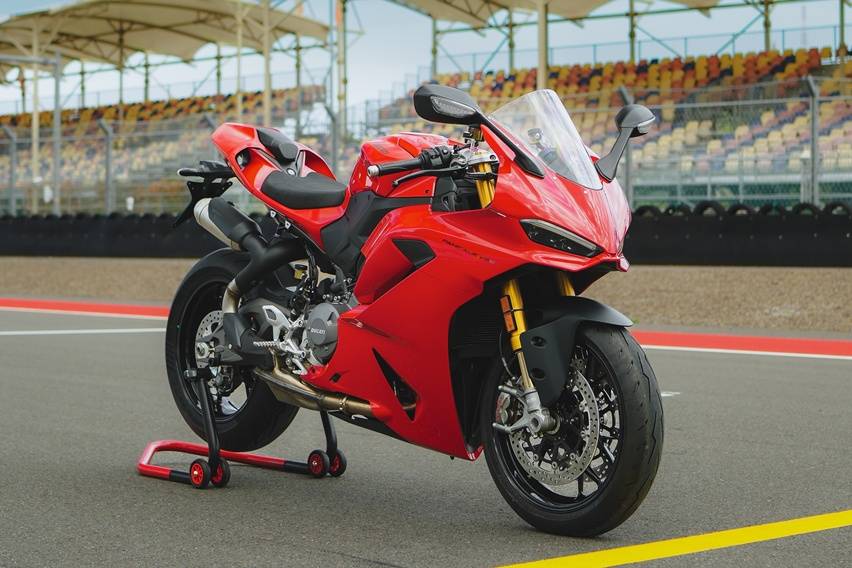 Ducati Panigale V2 S Resmi Meluncur di Mandalika: Supersport Andal untuk Jalan Raya dan Sirkuit Ducati Panigale V2 S Resmi Meluncur di Mandalika: Supersport Andal untuk Jalan Raya dan Sirkuit