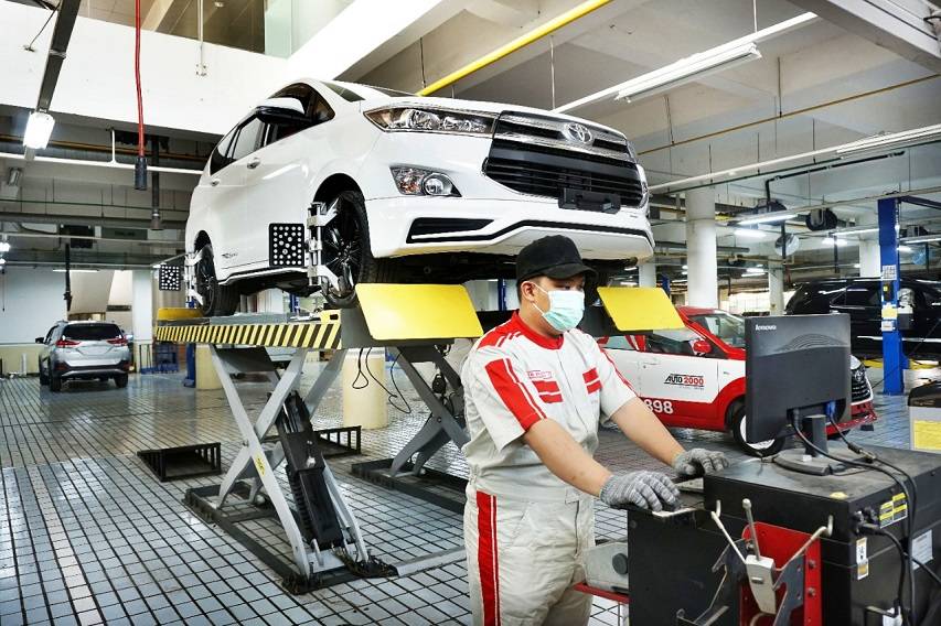 innova di bengkel auto2000