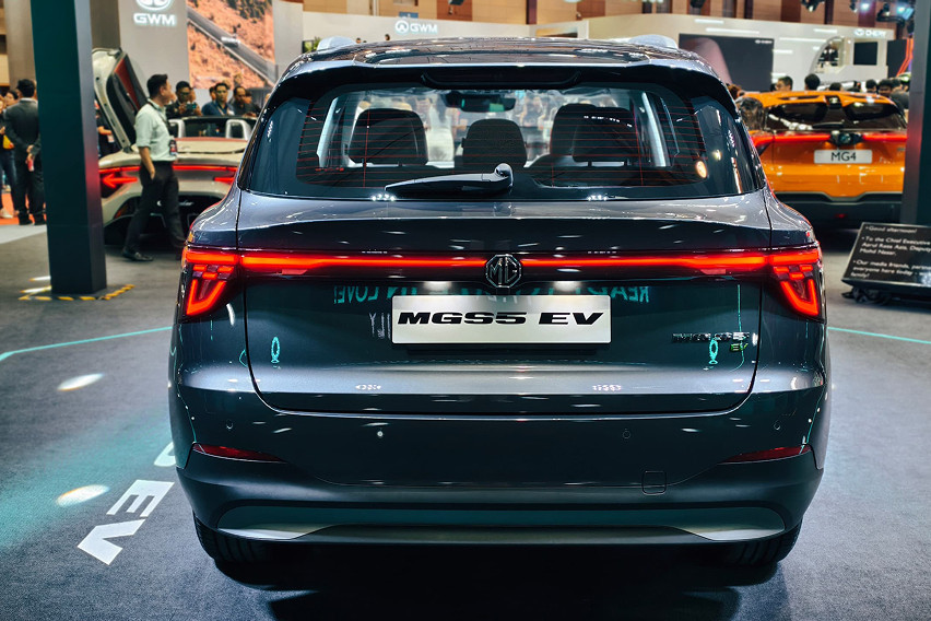 MG S5 EV rear