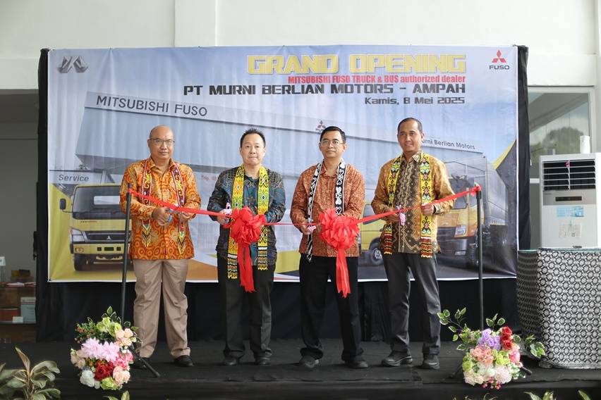 Pembukaan Diler Fuso