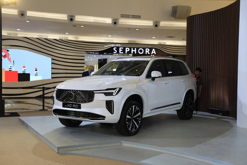 Impresi Volvo XC90 Facelift: SUV Premium Plug-in Hybrid, Fitur Keselamatan Lengkap dan Kabin Super Mewah Impresi Volvo XC90 Facelift: SUV Premium Plug-in Hybrid, Fitur Keselamatan Lengkap dan Kabin Super Mewah