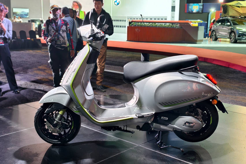Vespa Sprint Tech 150 side profile