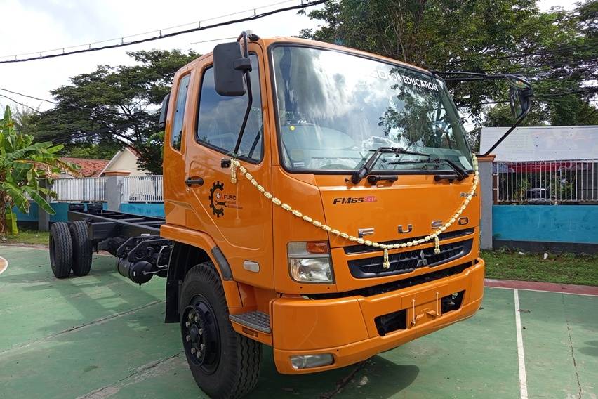 Donasi truk Mitsubishi Fuso Fighter