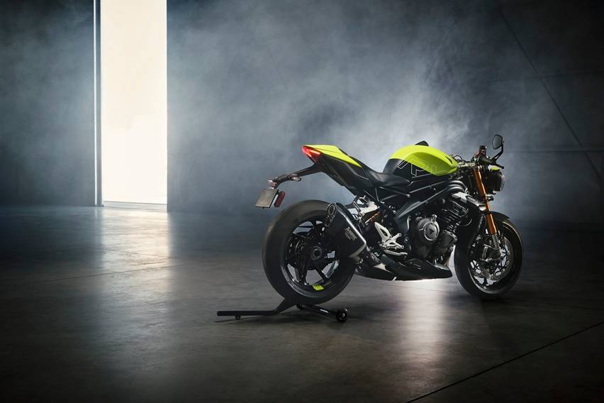 Triumph Speed Triple 1200 RX 8