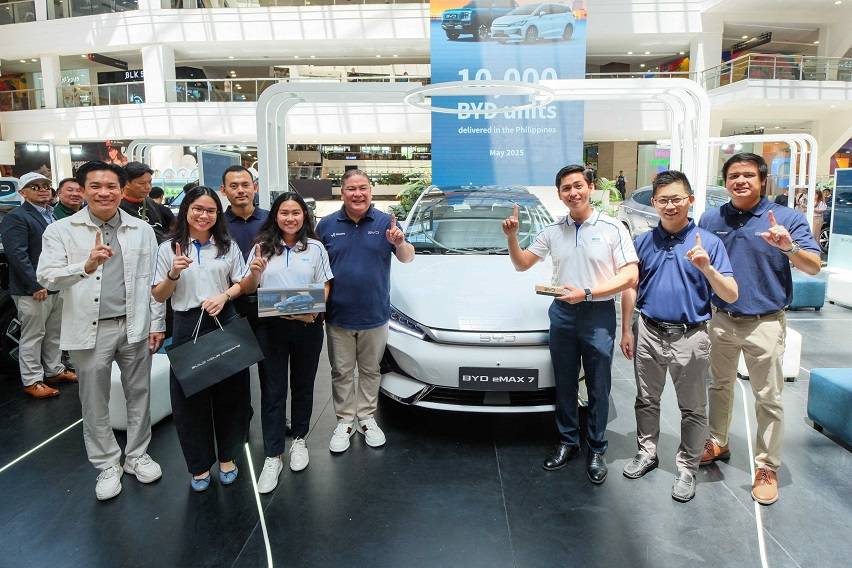 Adrian Goh and family at BYD 10k unit released turnover