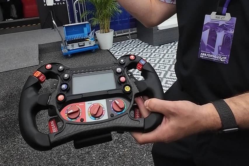 Kemudi canggih Formula E Nissan
