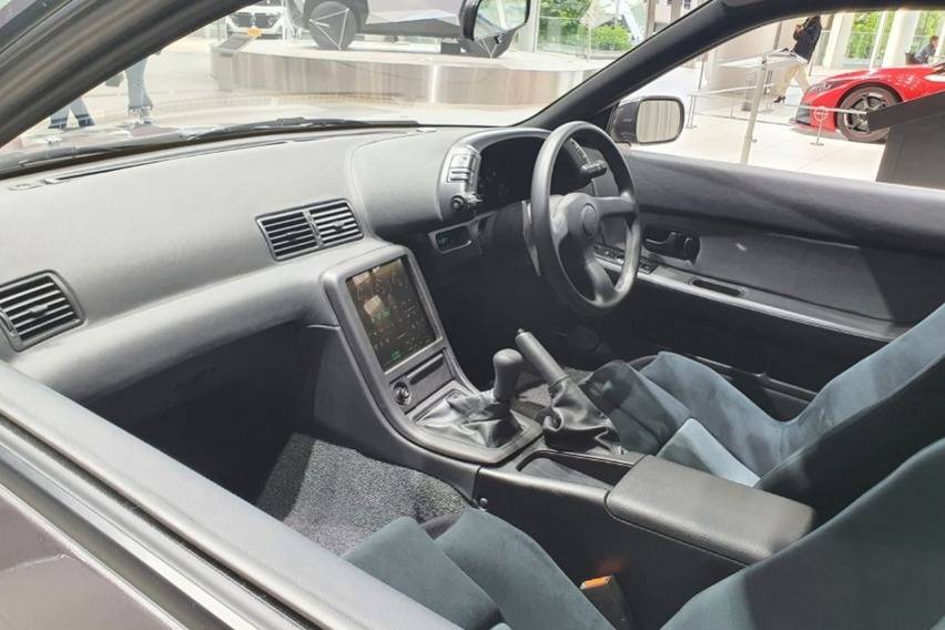 interior Nissan GT-R R32 EV Concept