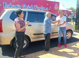 Penyerahan apresiasi pengguna mobil Daihatsu bertema Bahagia Sejak Pertama