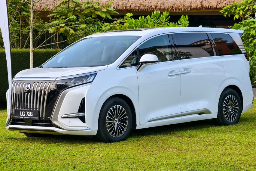 First impressions: Denza D9 Premium AWD drive review - A silent private jet on wheels 