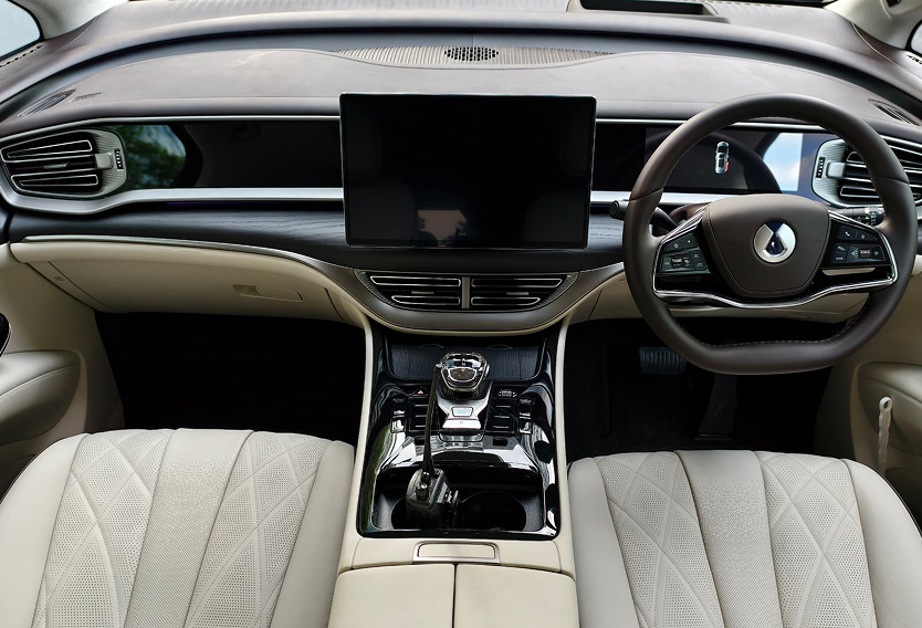 Denza D9 dash interior