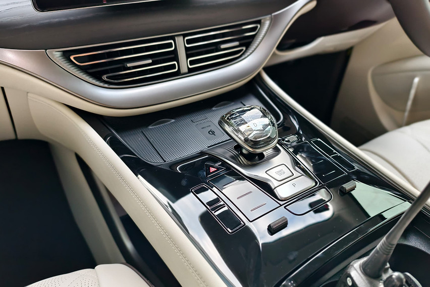 Denza D9 gear selector