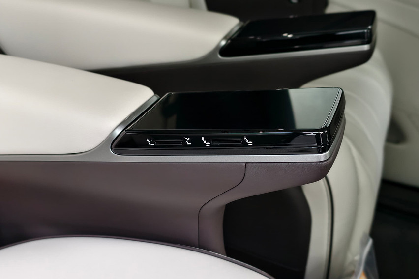 Denza D9 seat functions