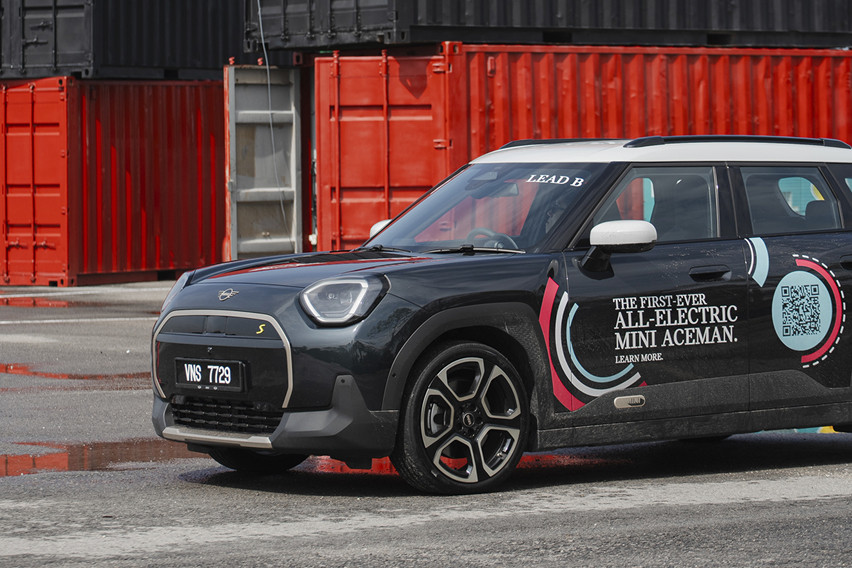MINI Aceman side view