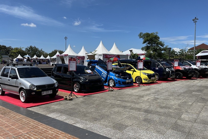 Parade Mobil Modifikasi Warnai Daihatsu Kumpul Sahabat 2025 Tangerang Parade Mobil Modifikasi Warnai Daihatsu Kumpul Sahabat 2025 Tangerang