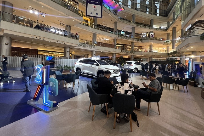 Toyota Space PIK Avenue