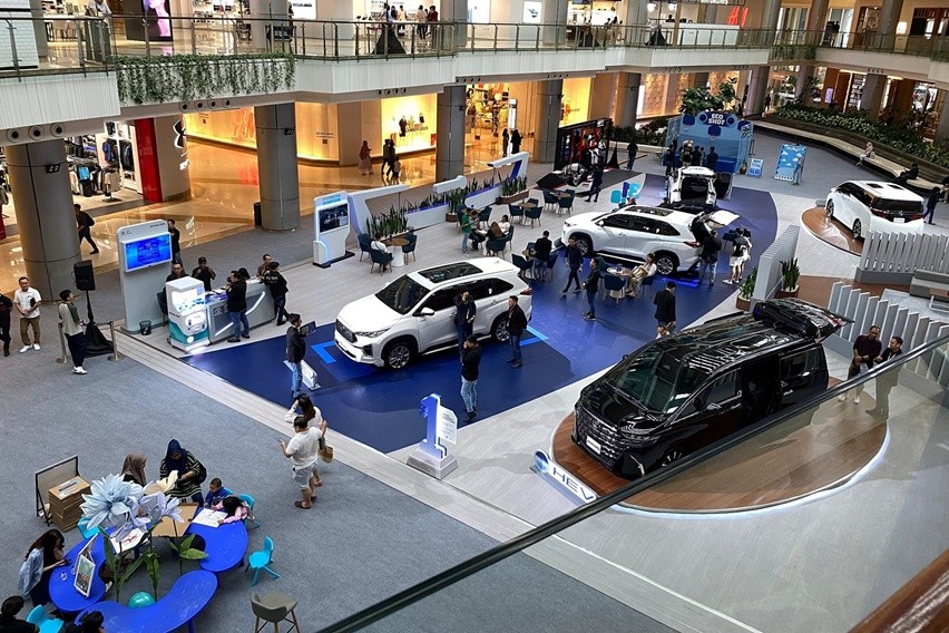 Toyota Gelar Pameran Kendaraan Elektrifikasi di Empat Kota Toyota Gelar Pameran Kendaraan Elektrifikasi di Empat Kota