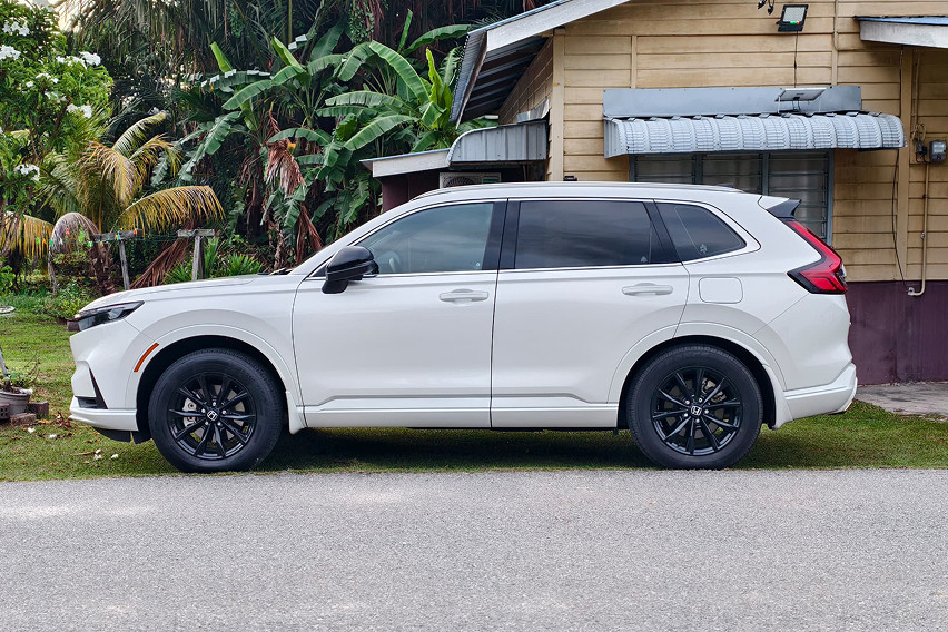 Honda CR-V e:hev rs side profile view