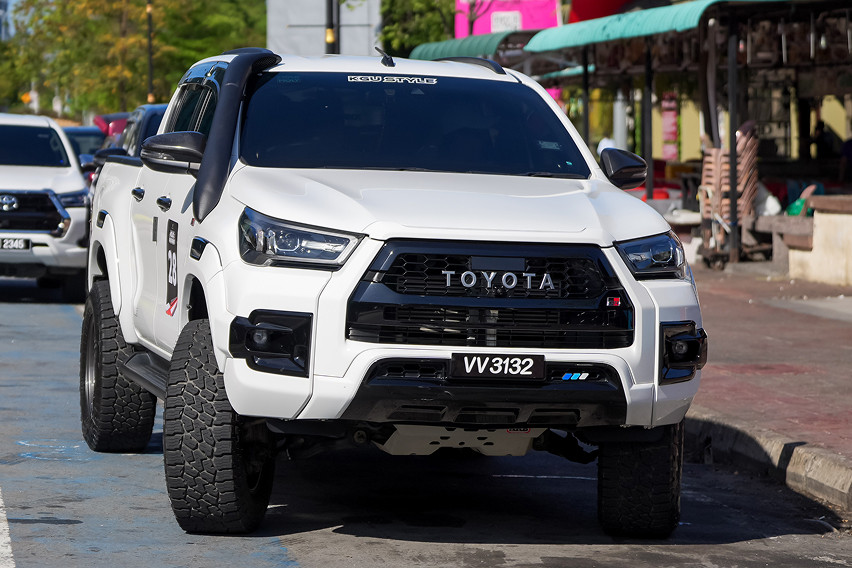 Toyota Hilux front view