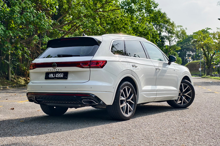 Volkswagen Touareg R-Line rear view