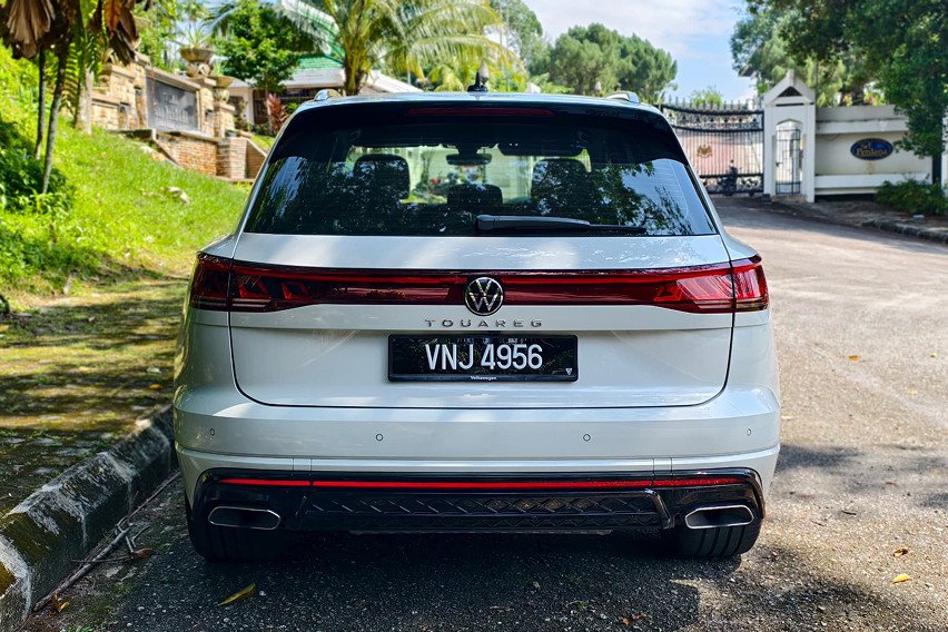 Volkswagen Touareg R-Line rear view