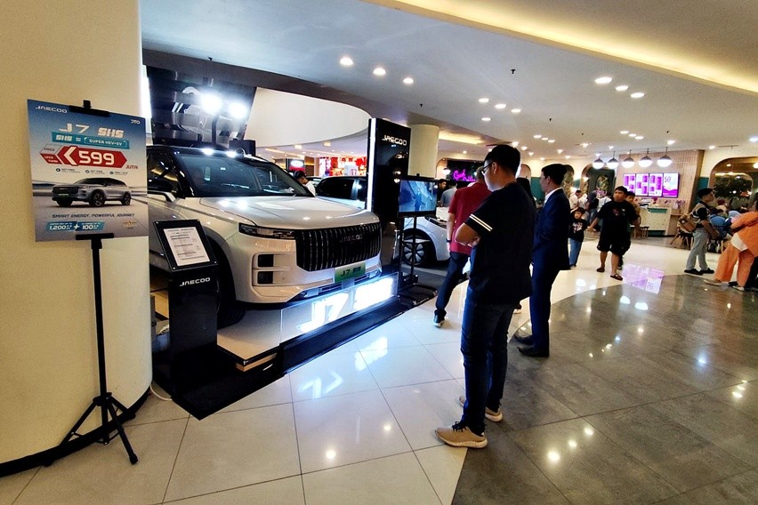 Intip Langsung Kehebatan SUV PHEV Premium J7 SHS di Central Park Mall Jakarta, Ada Program Menarik! Intip Langsung Kehebatan SUV PHEV Premium J7 SHS di Central Park Mall Jakarta, Ada Program Menarik!
