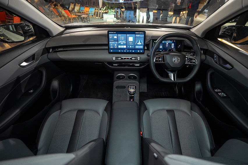 MG S5 interior front view