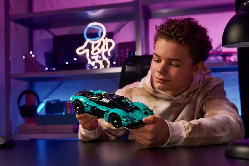 Aston Martin, Lego releases Valkyrie Technic set