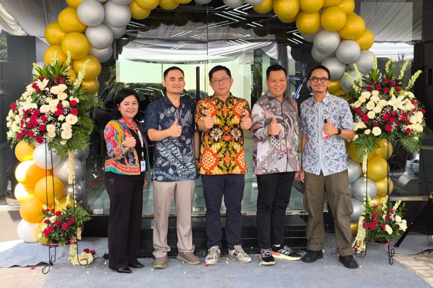 Polytron Resmikan Diler Mobil Listrik Pertama, Hadir di Pusat Kota Jakarta Polytron Resmikan Diler Mobil Listrik Pertama, Hadir di Pusat Kota Jakarta