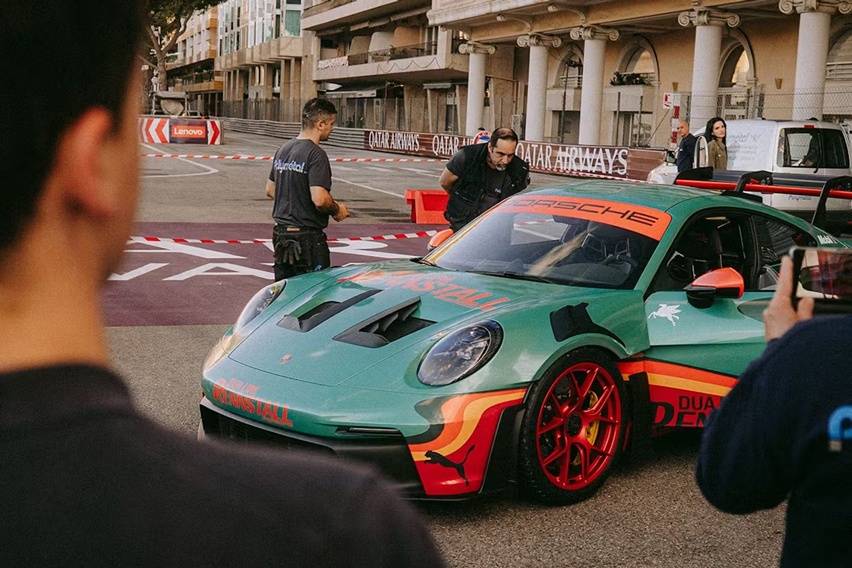 Kolaborasi Porsche dengan Dua Lipa