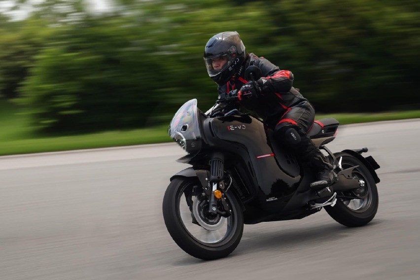 Honda E-VO cornering
