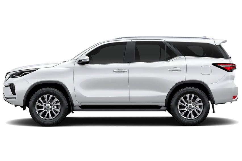 Toyota New Fortuner Hybrid tampak samping