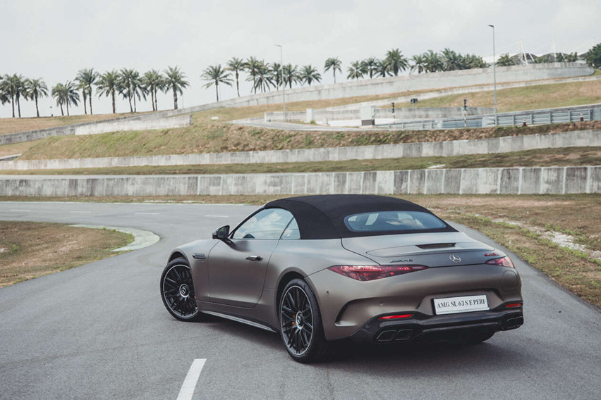 2025 Mercedes-AMG SL63S E Performance