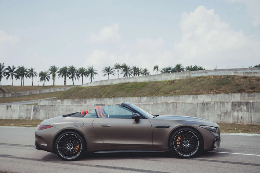 2025 Mercedes-AMG SL63S E Performance side