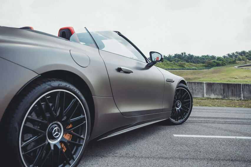 2025 Mercedes-AMG SL63S E Performance