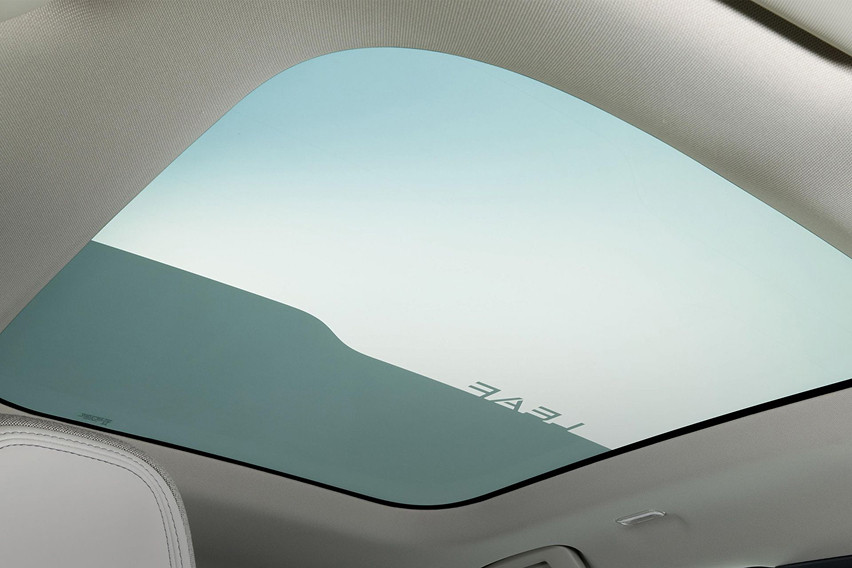 2026 Nissan Leaf sunroof