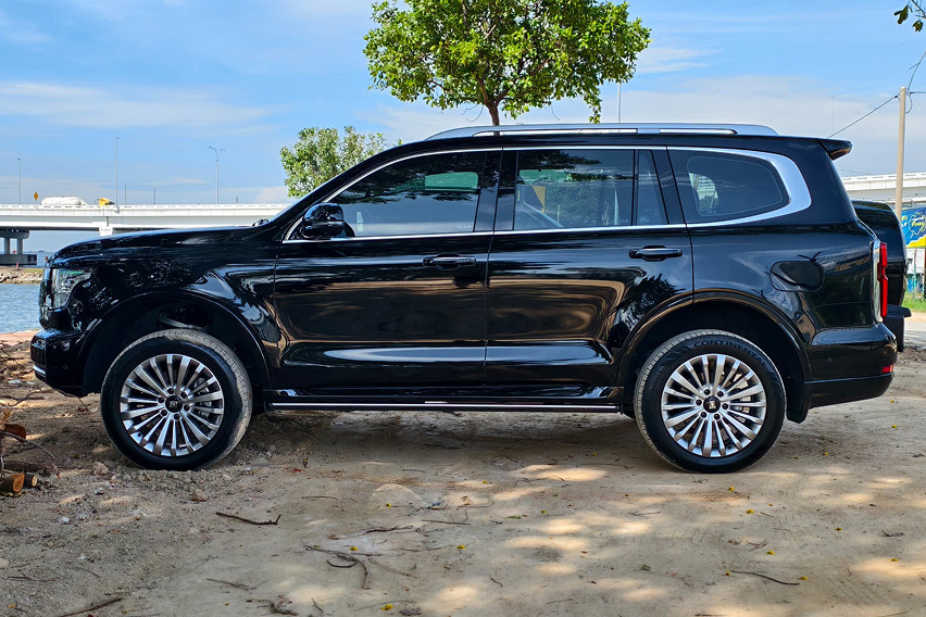 GWM Tank 500 side profile view