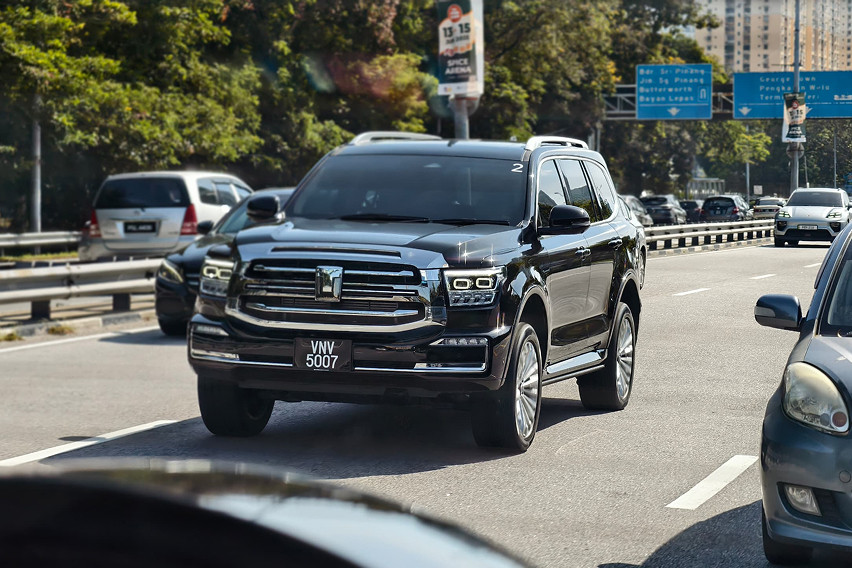GWM Tank 500 front view