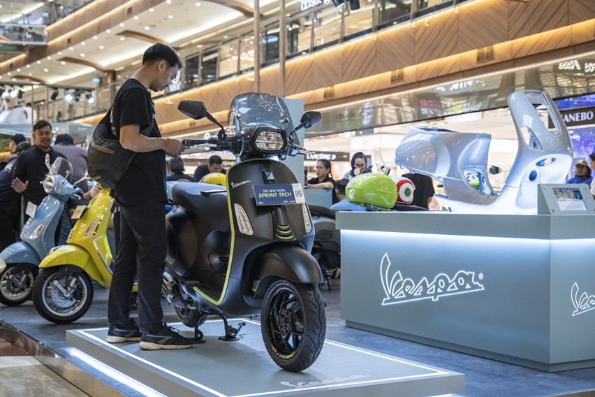 Vespa Sprint Tech Black Convicto