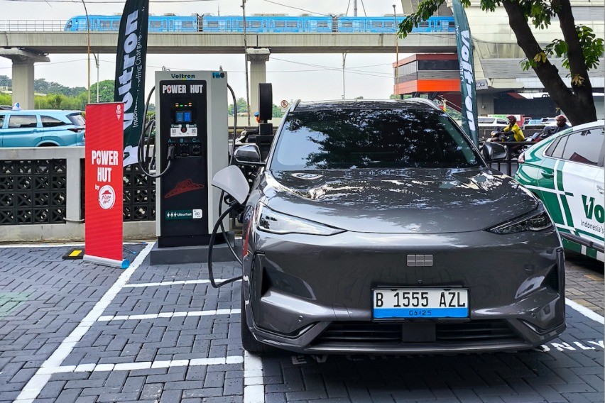Geely Indonesia Gandeng Voltron Sediakan Jaringan Charging Station