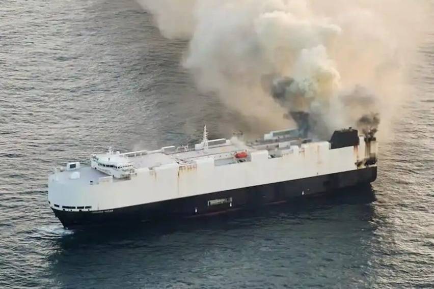Lagi, Mobil Listrik Terlibat dalam Kebakaran Kapal Laut Internasional Lagi, Mobil Listrik Terlibat dalam Kebakaran Kapal Laut Internasional