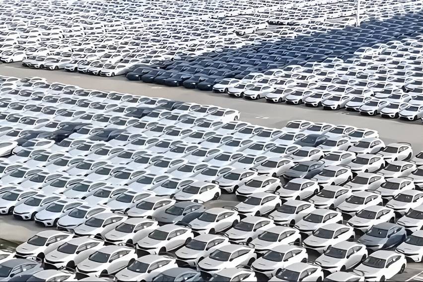 Mobil baru di Cina oversuplai