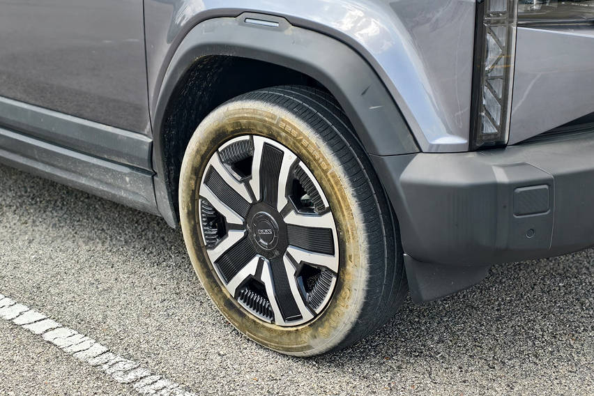 icaur 03 wheels view